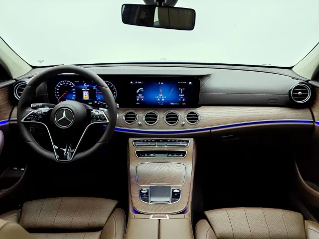 Mercedes-Benz E-Class — Фото автомобиля 9