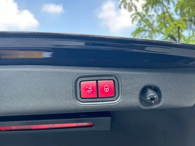Mercedes-Benz E-Class — Фото автомобиля 18