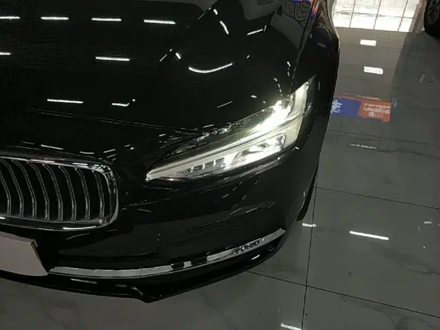 Volvo S90 — Фото автомобиля 23