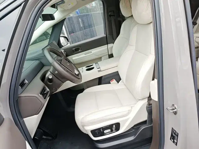 Li Auto MEGA — Фото автомобиля 14