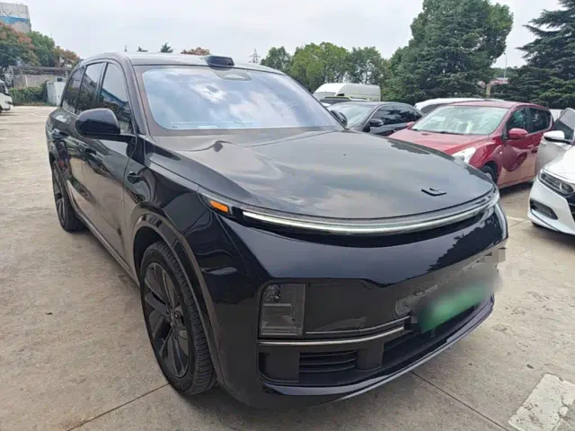 Li Auto L8 — Фото автомобиля 3