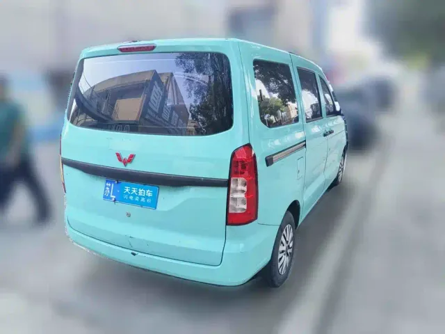 Wuling Hongguang V — Фото автомобиля 2