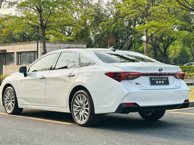 Toyota Avalon — Фото автомобиля 4