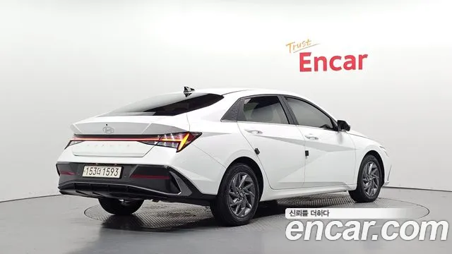 Hyundai Avante CN7 — Фото автомобиля 2