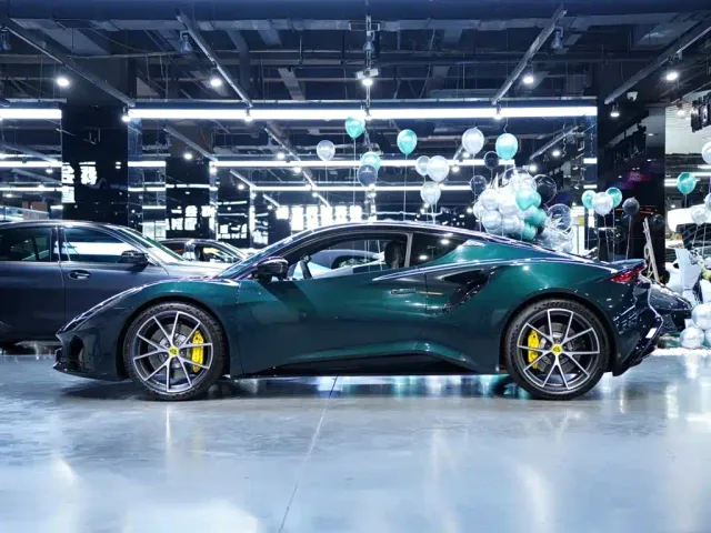 Lotus Emira — Фото автомобиля 22