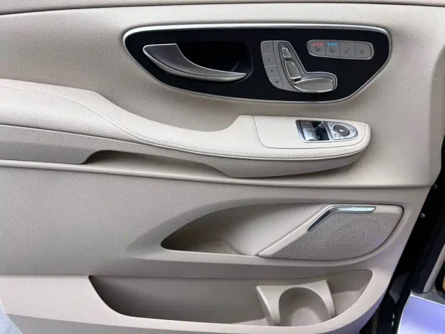 Mercedes-Benz V-Class — Фото автомобиля 17