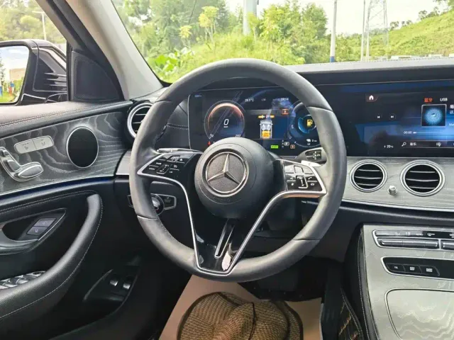Mercedes-Benz E-Class — Фото автомобиля 11
