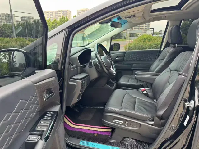 Honda Elysion — Фото автомобиля 3