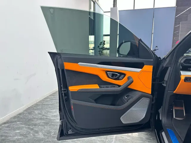 Lamborghini Urus — Фото автомобиля 10