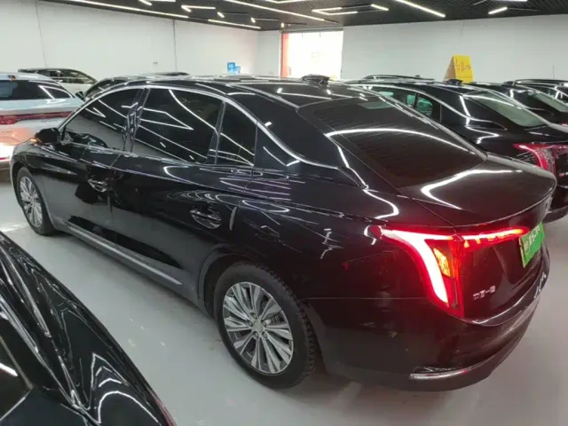 Hongqi E-QM5 — Фото автомобиля 4
