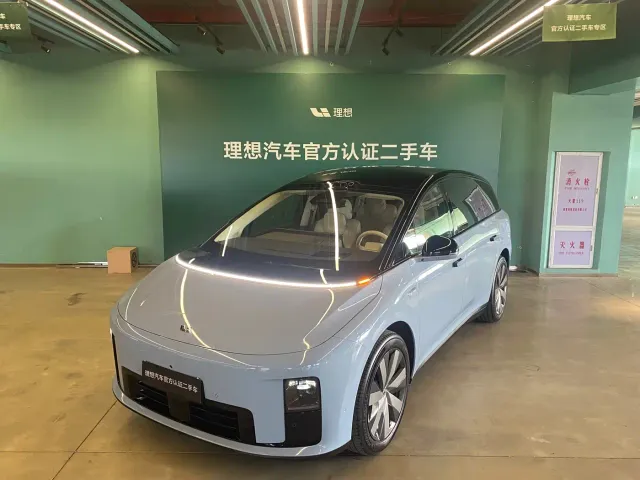 Фотография автомобиля — Li Auto i8