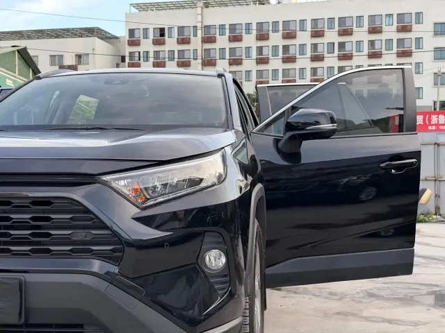 Toyota RAV4 — Фото автомобиля 18