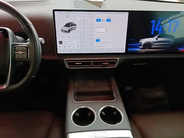 Li Auto L8 — Фото автомобиля 12