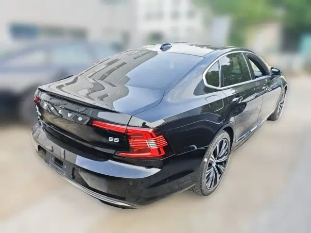 Volvo S90 — Фото автомобиля 9