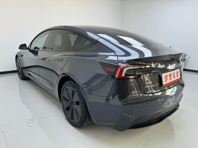 Tesla Model 3 — Фото автомобиля 6