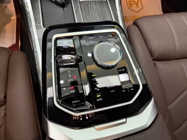 BMW 7 Series — Фото автомобиля 23
