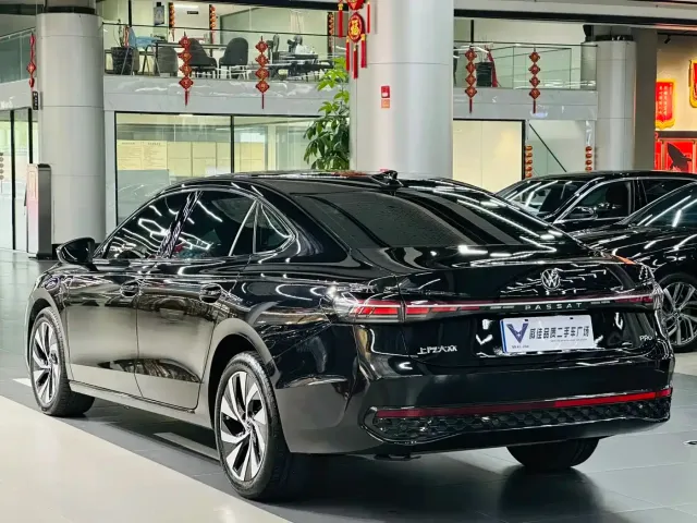 Volkswagen Passat 2025 Model Pro 380TSI Starlight Dragon Edition — Фото автомобиля 9