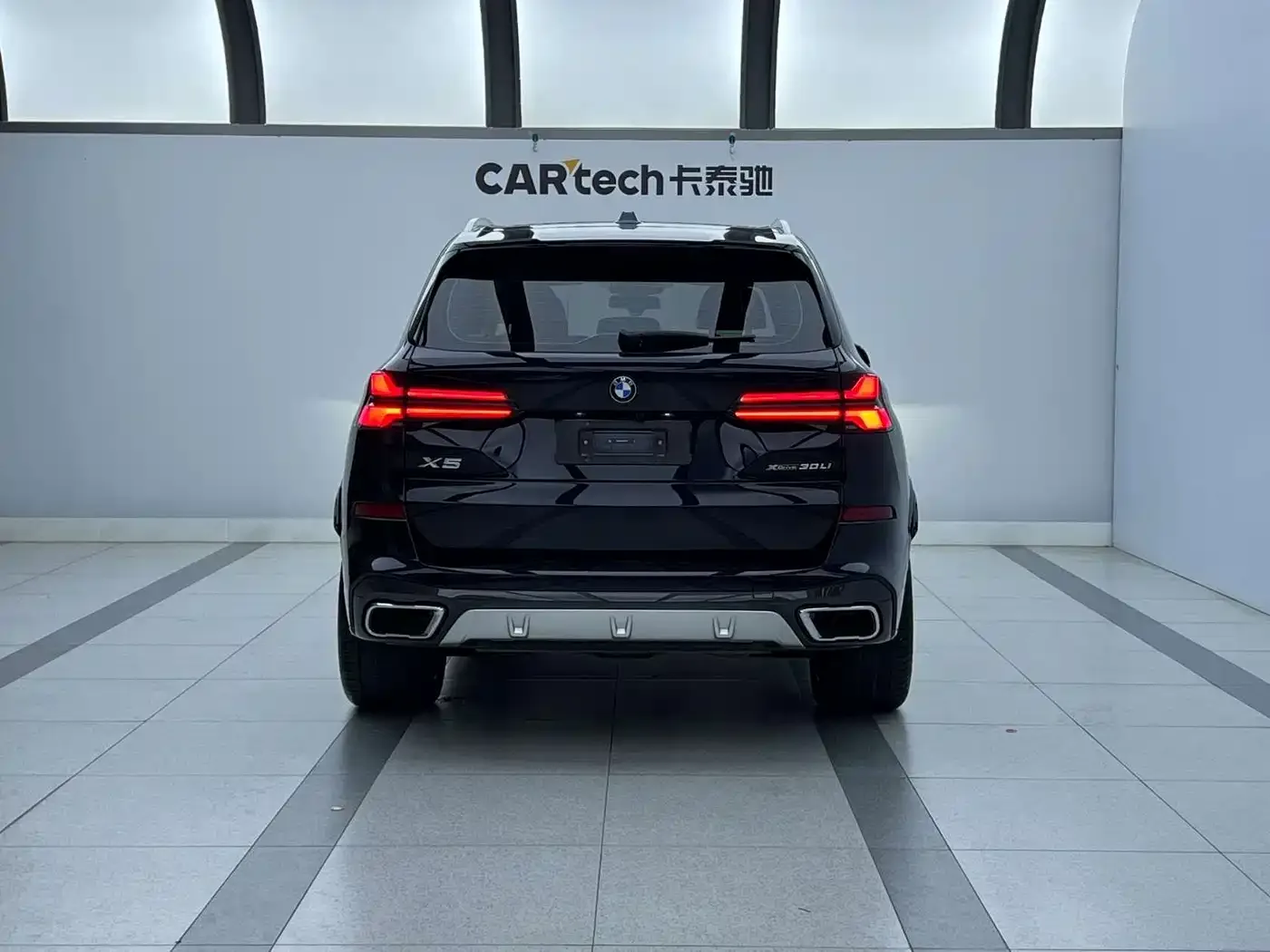 BMW BMW X5 2023 xDrive 30Li Premium M Sport Package — Фото автомобиля 4
