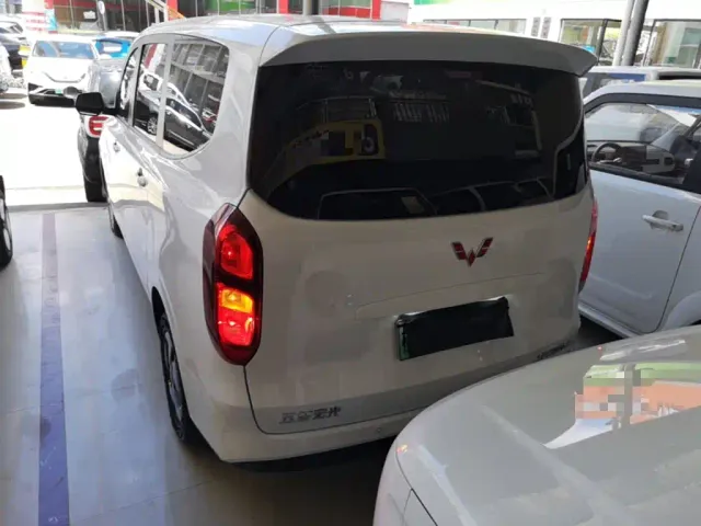 Wuling Hongguang — Фото автомобиля 5