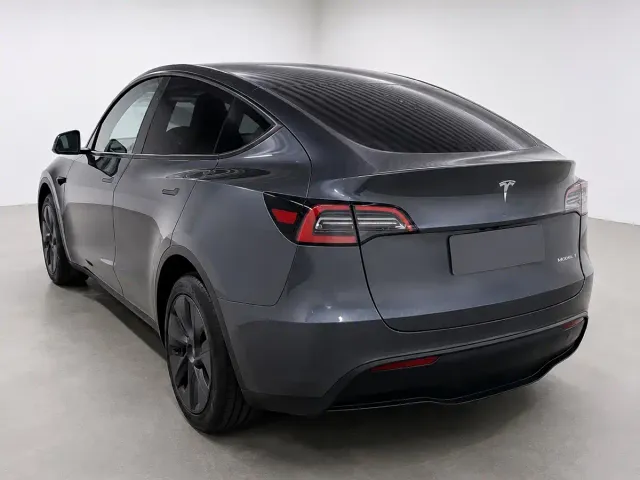 Tesla Model Y — Фото автомобиля 4
