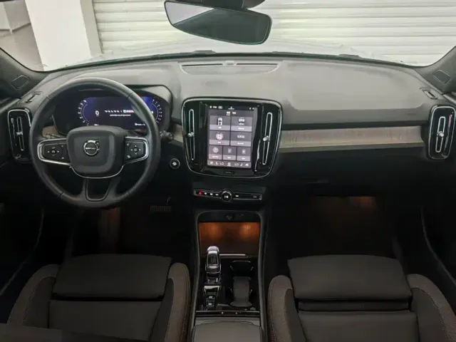 Volvo XC40 — Фото автомобиля 15