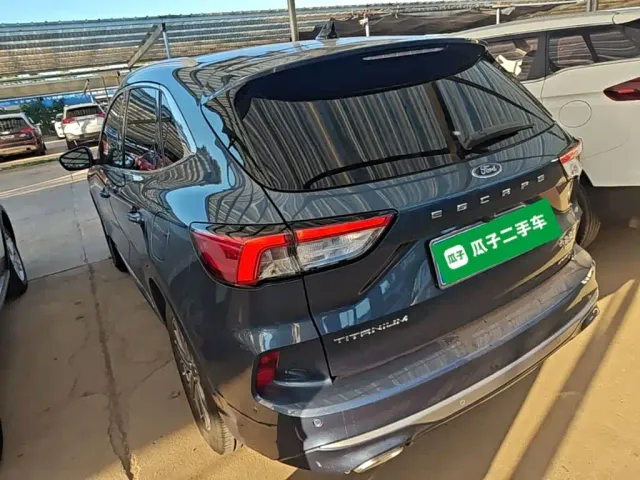 Ford Escape — Фото автомобиля 4