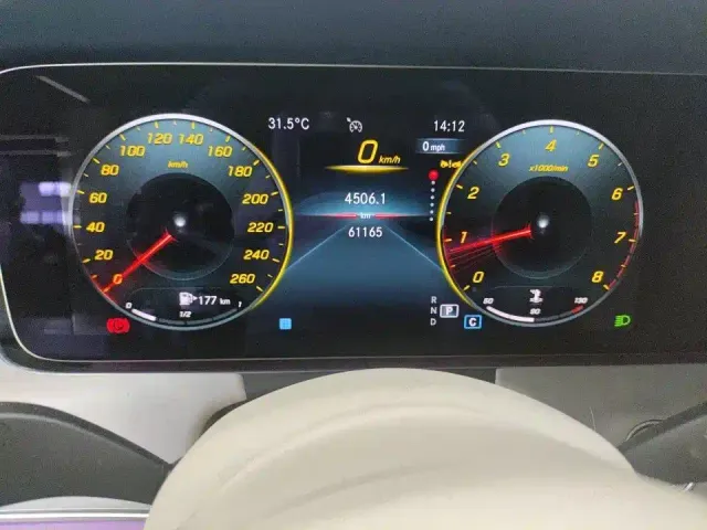 Mercedes-Benz E-Class — Фото автомобиля 9
