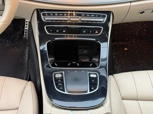 Mercedes-Benz E-Class — Фото автомобиля 12
