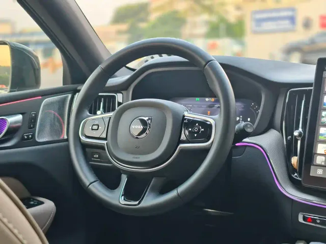 Volvo XC60 — Фото автомобиля 13