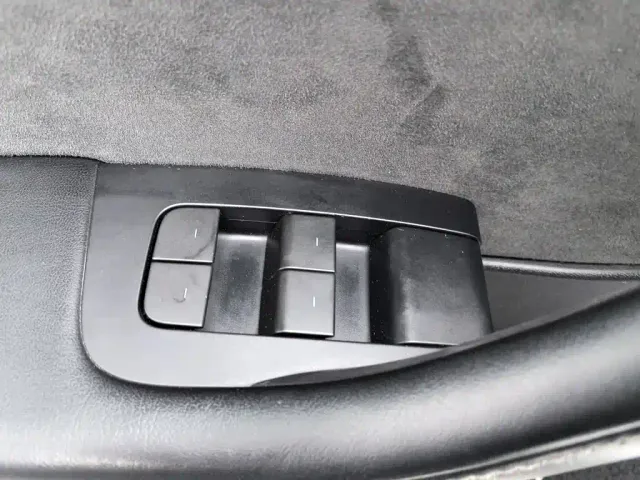Tesla Model Y — Фото автомобиля 9