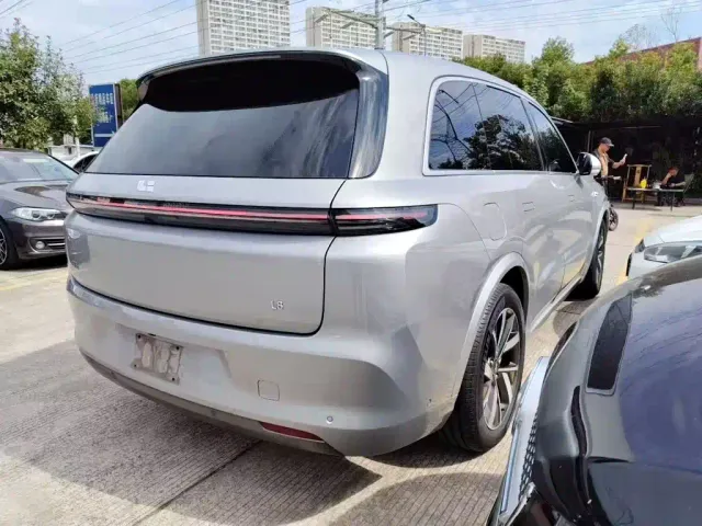 Li Auto L8 — Фото автомобиля 2