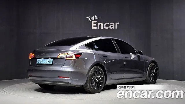 Tesla Model 3 — Фото автомобиля 2
