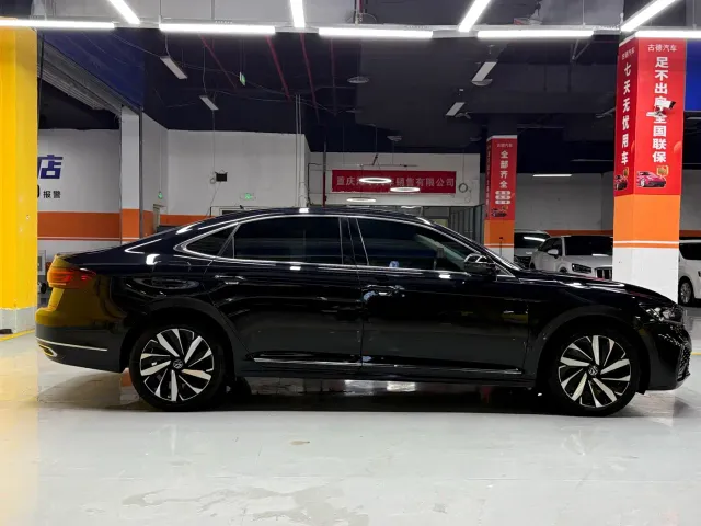 Volkswagen Passat — Фото автомобиля 3