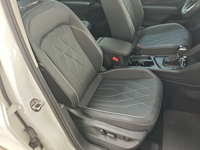Volkswagen Tiguan L — Фото автомобиля 24