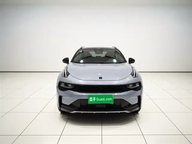 Lynk & Co 01 — Фото автомобиля 2