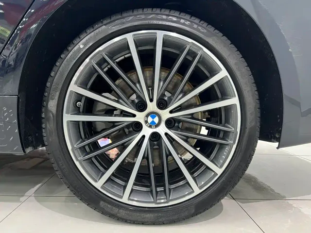 BMW 5 Series — Фото автомобиля 22