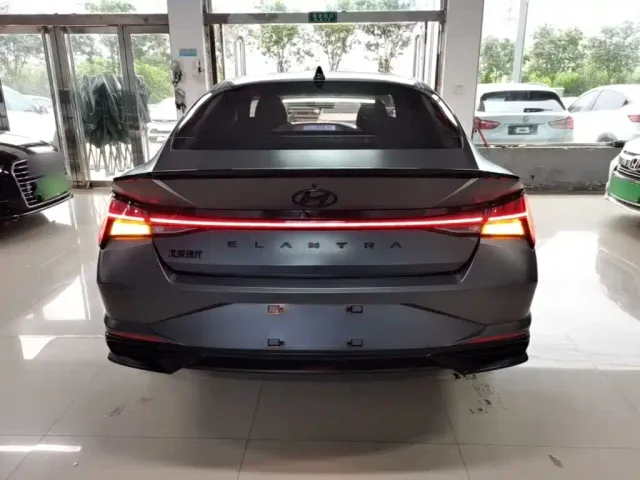 Hyundai Elantra — Фото автомобиля 5