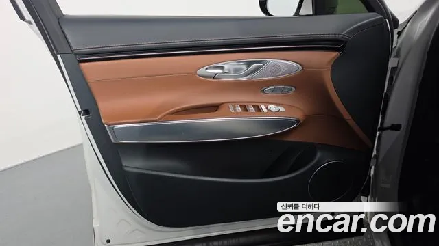 Genesis GV70 — Фото автомобиля 23