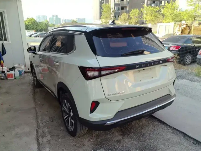 Wuling Asta — Фото автомобиля 4