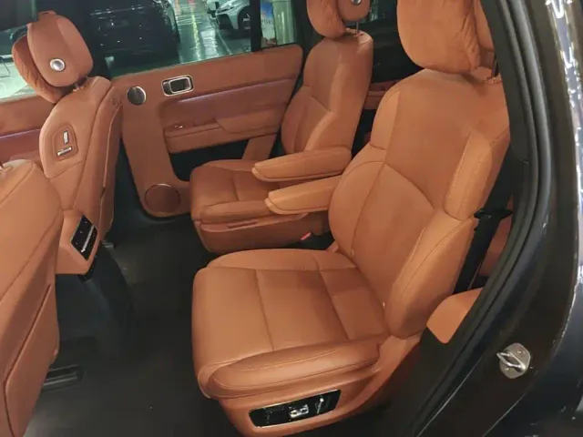 Li Auto L9 — Фото автомобиля 16