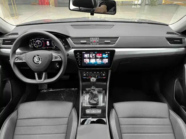 Skoda Superb — Фото автомобиля 7