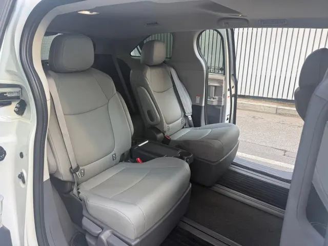 Toyota Granvia — Фото автомобиля 11