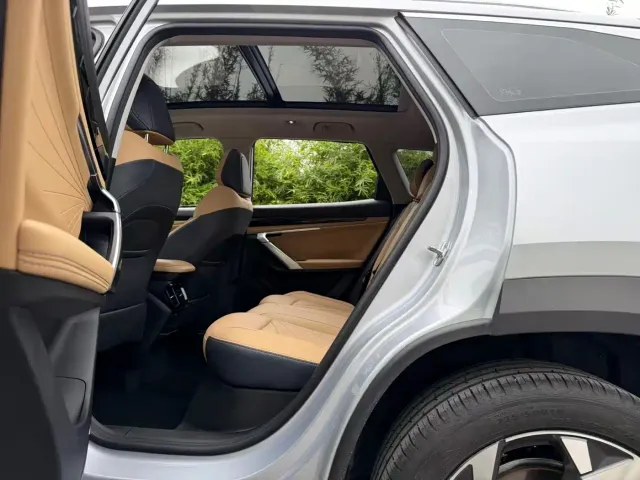 Geely Boyue L — Фото автомобиля 13
