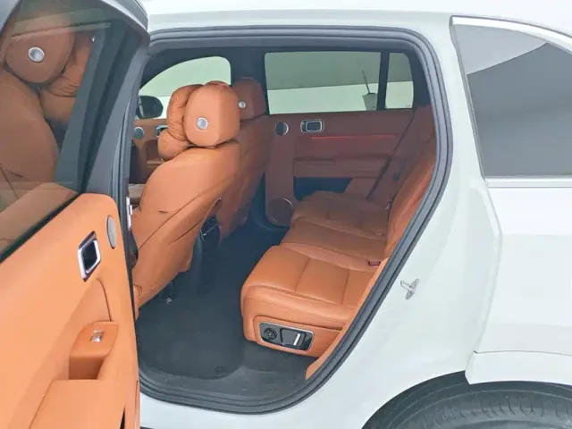 Li Auto L7 — Фото автомобиля 11