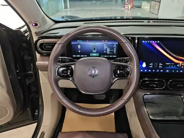 Leapmotor C11 — Фото автомобиля 10