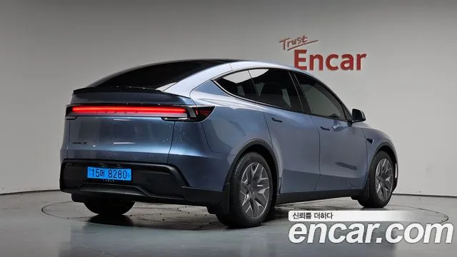 Фотография автомобиля — Tesla Model Y