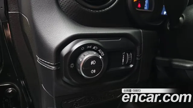 Jeep Wrangler — Фото автомобиля 26