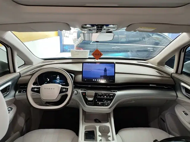 Roewe iMAX8 — Фото автомобиля 5