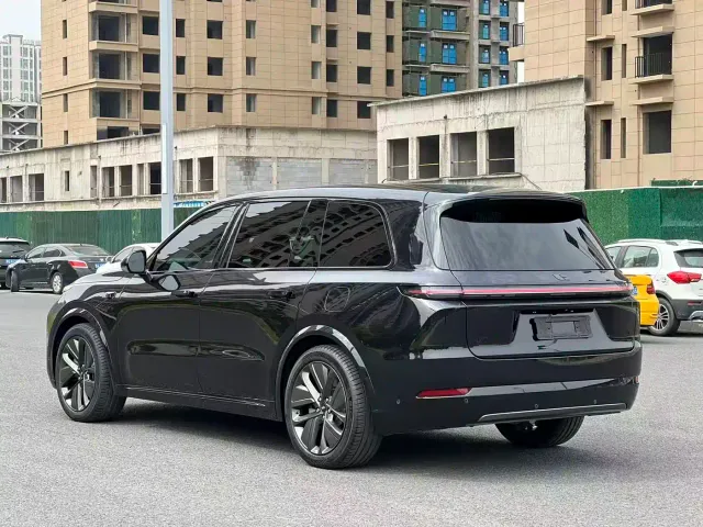 Li Auto L9 — Фото автомобиля 4