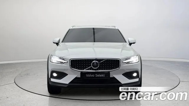 Вольво V60 V60 Cross Country 2 поколение B5 Ultimate AWD — Фото автомобиля 2
